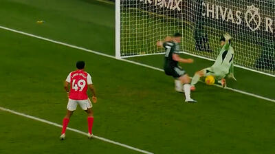 سوپر واکنش دیدنی داوید رایا و مهار ضربه جان مک گین در دهانه دروازه آرسنال