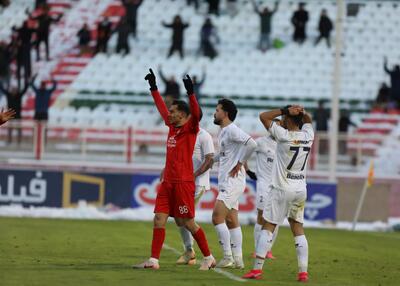 پتو پیچ برای تماشای جدال تراکتور! (عکس)