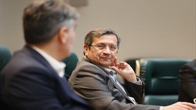 همتی: ثبات اقتصادی، اولویت اول بانک مرکزی است