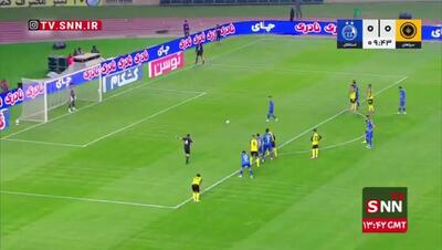 گل اول استقلال به سپاهان در دقیقه ۸ توسط یاسر آسانی