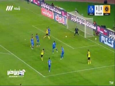 شوت لطفی با واکنش آدان راهی کرنر شد