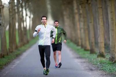 تند راه رفتن انفجار سلامتی است! / چرا تند راه رفتن از پیاده‌روی معمولی مهم‌تر و تأثیرگذارتر است؟ / راز سلامت در قدم‌های سریع: تند راه رفتن چه چیزی دارد که پیاده‌روی ساده ندارد؟!