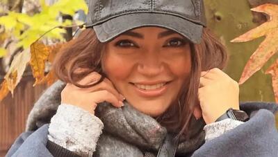 یلدا عباسی با تیپ متفاوت پاییزی؛ گردش در خیابان‌های شیراز (عکس)