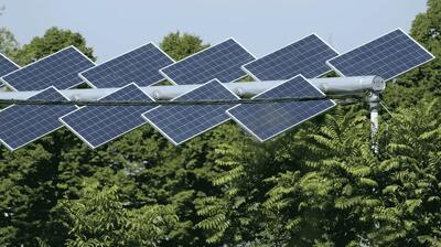  پاک‌سازی پنل‌های خورشیدی با پهپاد؛ راهکاری نوین و جالب (فیلم)