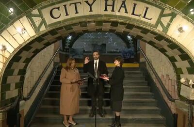 آغاز به کار شهردار جدید نیویورک با قسم به قرآن (+عکس)