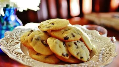  شیرینی کشمشی فوری در ۱۰ دقیقه با طعم قنادی قدیمی (فیلم)