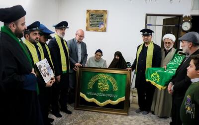  تکریم اهالی رسانه خبر قم از پدر و مادر شهیدان محرابیان