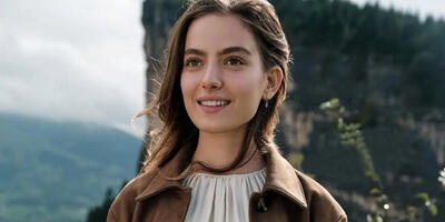  بازیگر سریال «این دریا طغیان خواهد کرد» روی صحنه آمد و با صدای زیبایش میخکوبمان کرد - چی بپوشم