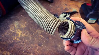  «تعمیر سریع شلنگ جاروبرقی بدون استفاده از نوار چسب»