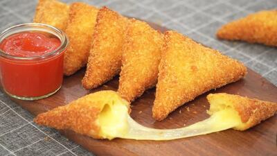 ساندویچ سیب زمینی و پنیر سرخ شده | ترد، کشدار، فوق خوشمزه!