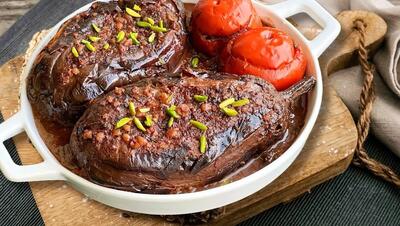 تهیه بادمجون شکم پر گیلانی؛ بسیار ساده و خوشمزه!