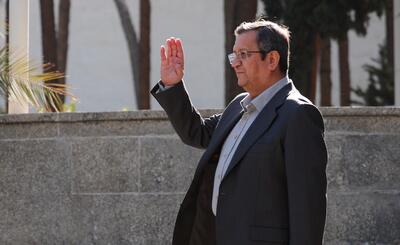 هشدار به همتی؛ با قیمت دلار و طلا بازی نکنید!