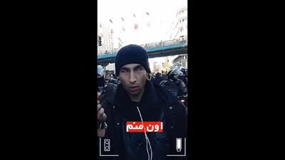 نماد جدید ضدانقلاب؛ ماجرای کامل فردی که جلوی موتورهای پلیس نشست +ویدیو