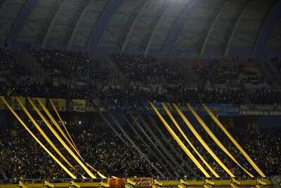 داداش و متحد در نقش جهان با شعار «سپاهان و استقلال دو قهرمان ایران»!