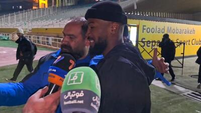 سلفی با نازون و عدم مصاحبه مهاجم استقلال حین خروج از ورزشگاه نقش جهان