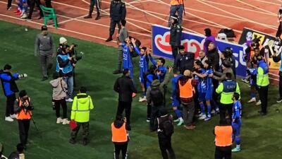 شادی بازیکنان استقلال و ساپینتو بعد از برد مقابل سپاهان