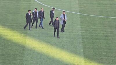 بازدید داوران و ناظر بازی سپاهان و استقلال از چمن نقش جهان