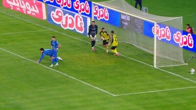 گل اول سپاهان به استقلال (گل به خودی آشورماتوف)