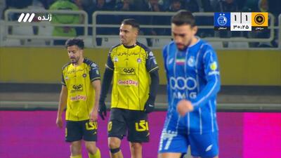 شوت دیدنی ریکاردو آلوز به شکل خطرناک از کنار دروازه استقلال به بیرون رفت