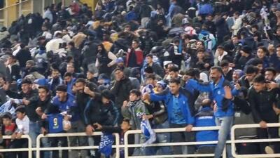 جشن هواداران استقلال در ورزشگاه بعد از سوت پایان بازی
