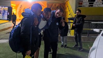 وضعیت آرش رضاوند حین خروج از ورزشگاه پس از شکست سپاهان مقابل استقلال