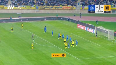 ضربه ایستگاهی آلوز به شکل خطرناکی از بالای دروازه استقلال به بیرو نرفت