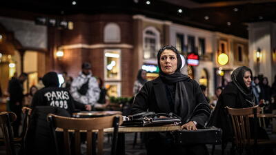  درخشش شبنم مقدمی بازیگر سریال شغال در مراسم امضای کتابش در نشر ثالث!