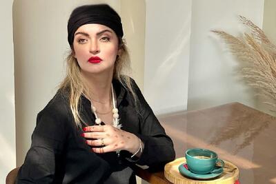  استایل خاص و خیره‌کننده نیلوفر پارسا و همسرش در یک مکان خاص و لاکچری