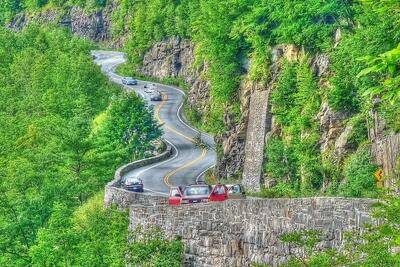 جاده چالوس آمریکایی؛ هاوکز نِست نیویورک با هر پیچ نفس‌ها را می‌گیرد