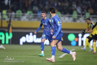 سوتی پشت سوتی؛ تنها عنصر همیشه ثابت در پخش تلویزیونی فوتبال ایران