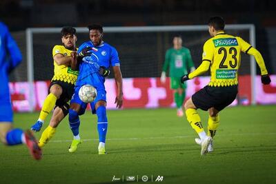 پوستر باشگاه سپاهان برای تقابل با استقلال با کنایه‌ای به پرسپولیس و تراکتور / عکس - پارس فوتبال