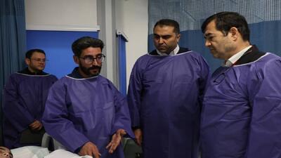 عیادت مجدد وزیر ورزش از دختر موتورسوار سانحه‌دیده - پارس فوتبال