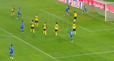 فیلم/ گل برتری استقلال مقابل سپاهان در دقایق آخر - پارس فوتبال