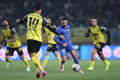 پنالتی استقلال مقابل سپاهان صحیح بود؟ سامان فلاح نباید اخراج می‌شد؟ - پارس فوتبال