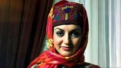 عکس/ سفر به ایام قدیم/ عکس گوگوش در حال خوانندگی در 9 سالگی و در کنار پدرش سال 1338