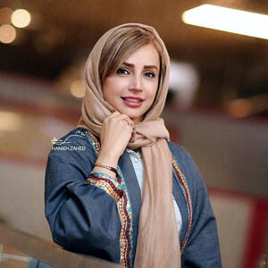 ژست عجیب شبنم قلی‌خانی در فضای کریسمسی + عکس جدید - سلام نو