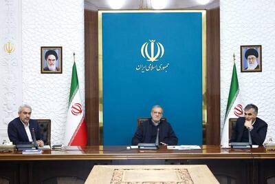 تضعیف داخلی در شرایط فشار بیرونی به کشور آسیب جدی می‌زند  | سیاست روز