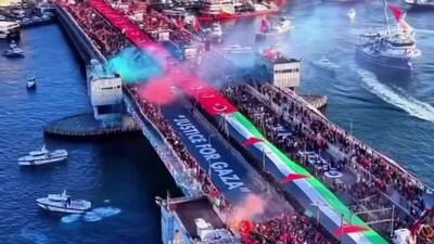  ده‌ها هزار نفر در روز سال نو در استانبول برای حمایت از فلسطین راهپیمایی کردند