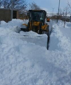 عکس: حجم و ارتفاع شگفت‌انگیز برف در شهر افوس اصفهان