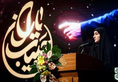 فعالان فرهنگی و هنری مکتب حاج قاسم معرفی و تجلیل شدند - تسنیم