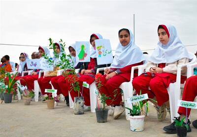 کاشت نهال در 8 نقطه  استان سمنان برای ایران سبز - تسنیم
