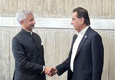 دیدار مقامات ارشد پاکستان و هند در حاشیه نشست داکا - تسنیم