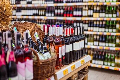 این افراد در عربستان می توانند مشروبات الکلی خریداری کنند