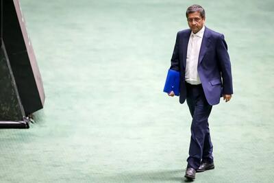 هدف‌گذاری همتی برای مدیریت بازار ارز / پایان رانت‌پاشی دلاری؟ / تخریب تولید با ارز ترجیحی