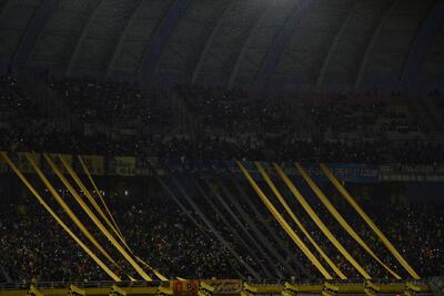 سکوهای استقلال و سپاهان متحد شدند!