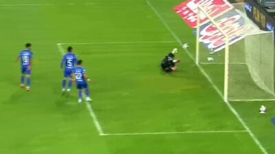 شوت خطرناک آلوز به تیر دروازه استقلال برخورد کرد!