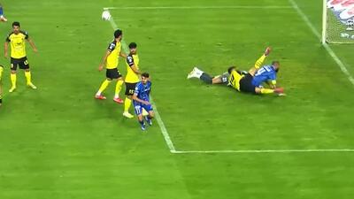 صحنه مشکوک به پنالتی روی چشمی در محوطه سپاهان