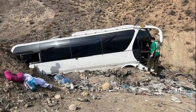  یک دستگاه اتوبوس در جاده هراز واژگون شد