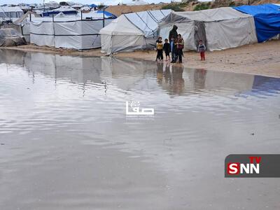  غرق شدن معابر و چادر‌های آوارگان در پی بارندگی در منطقه المواصی