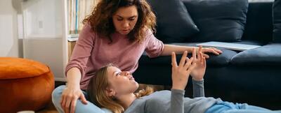 هنر گفت‌وگو: چگونه درباره موضوعات دشوار با فرزندمان صحبت کنیم؟